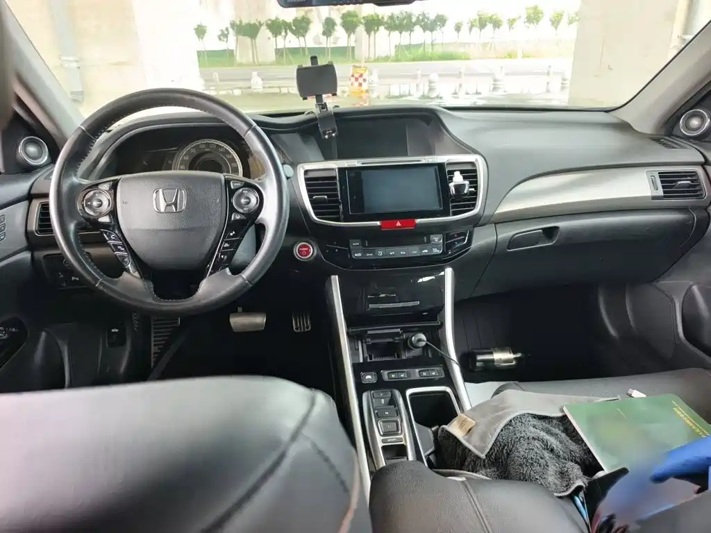 Honda Accord — миниатюра 13