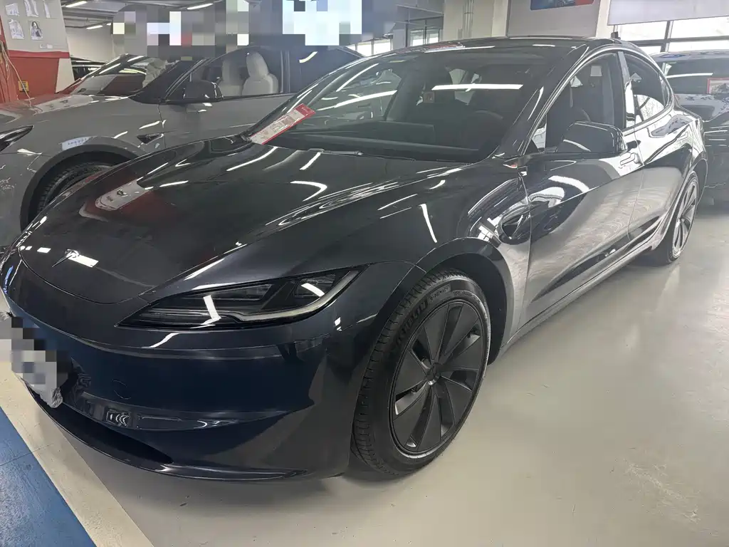 Tesla Model 3 2024