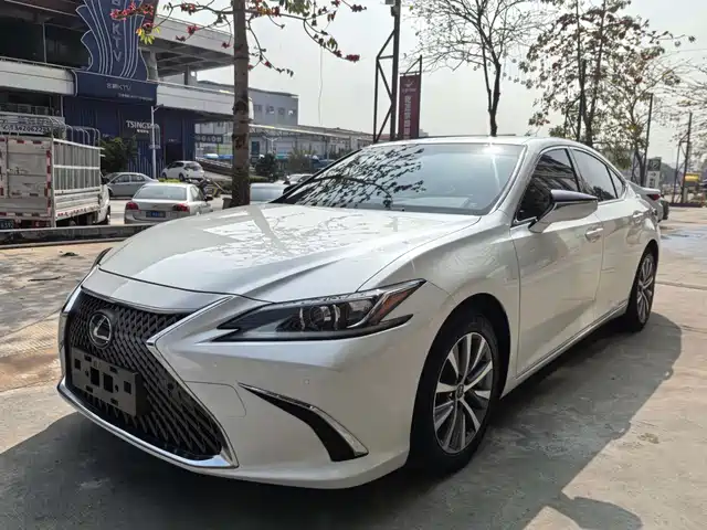 LEXUS ES 2019