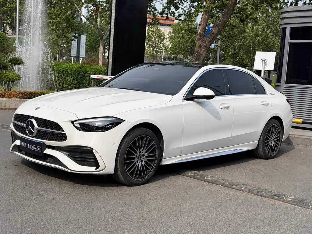 Mercedes-Benz C-Class 2024