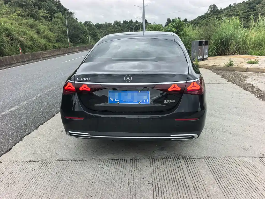 Mercedes-Benz E-Class — миниатюра 8