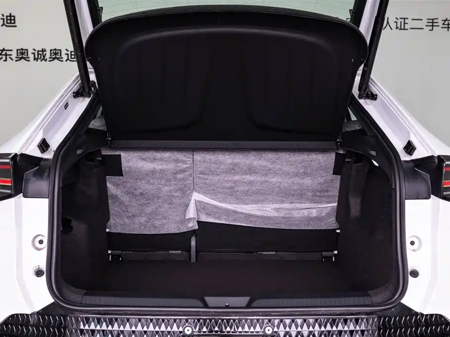 Volkswagen 06 2025 Pure