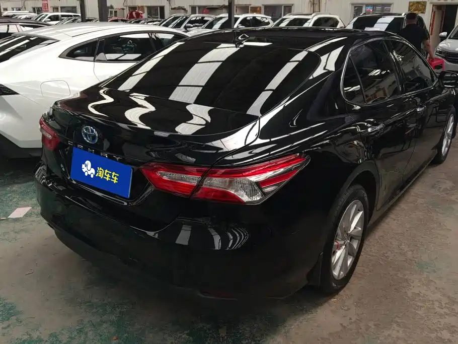 Toyota Camry — миниатюра 3