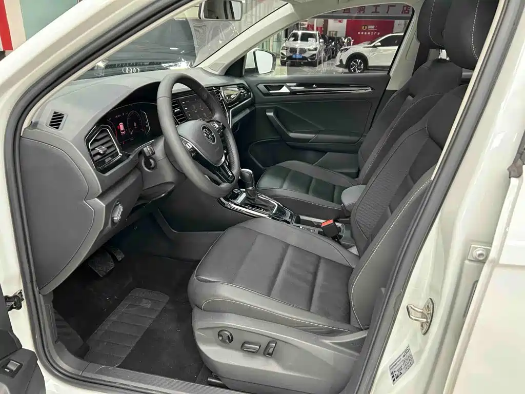 Volkswagen T-Roc — миниатюра 16