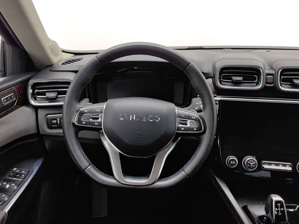 Lynk & Co 02 — миниатюра 11