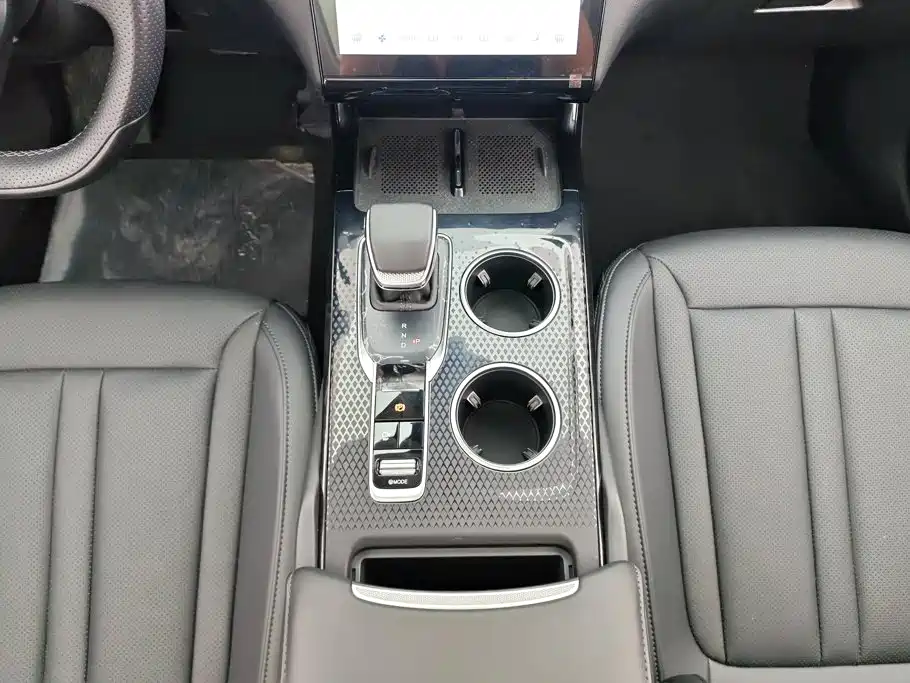 Hongqi Hongqi HS3 PHEV — миниатюра 16