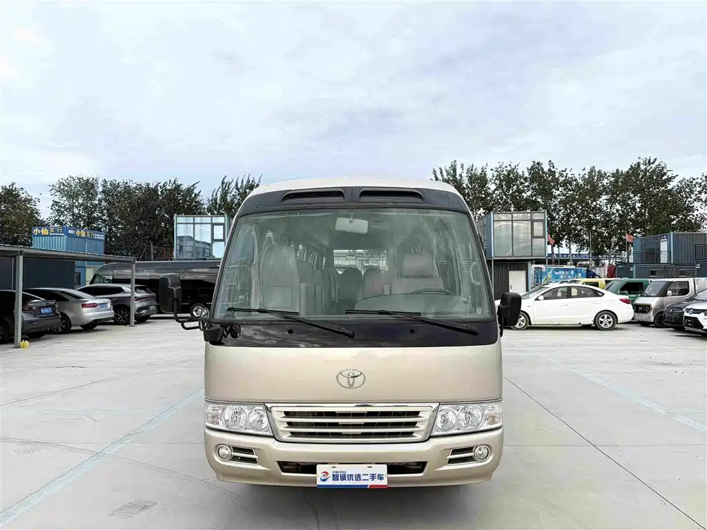 Toyota Coaster — миниатюра 2