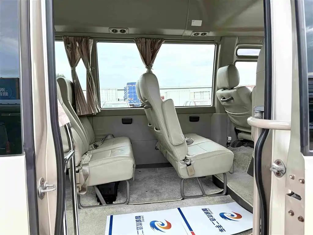 Toyota Coaster — миниатюра 12