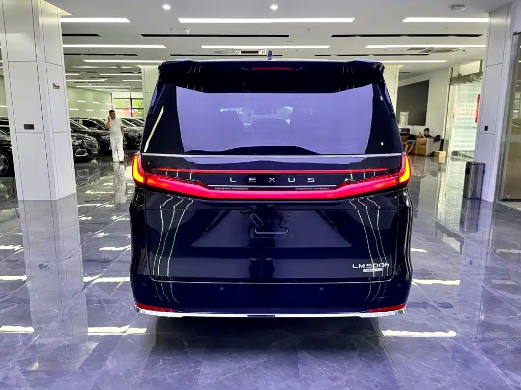 Lexus LM — миниатюра 5