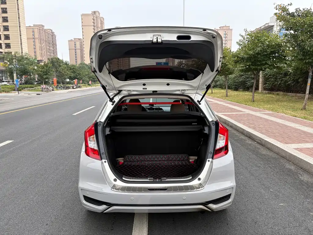 Honda Fit — миниатюра 6