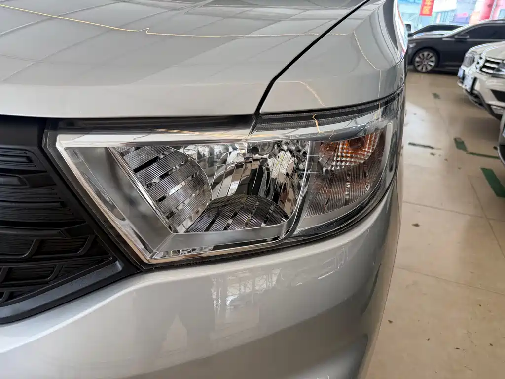 Wuling Hongguang V — миниатюра 2