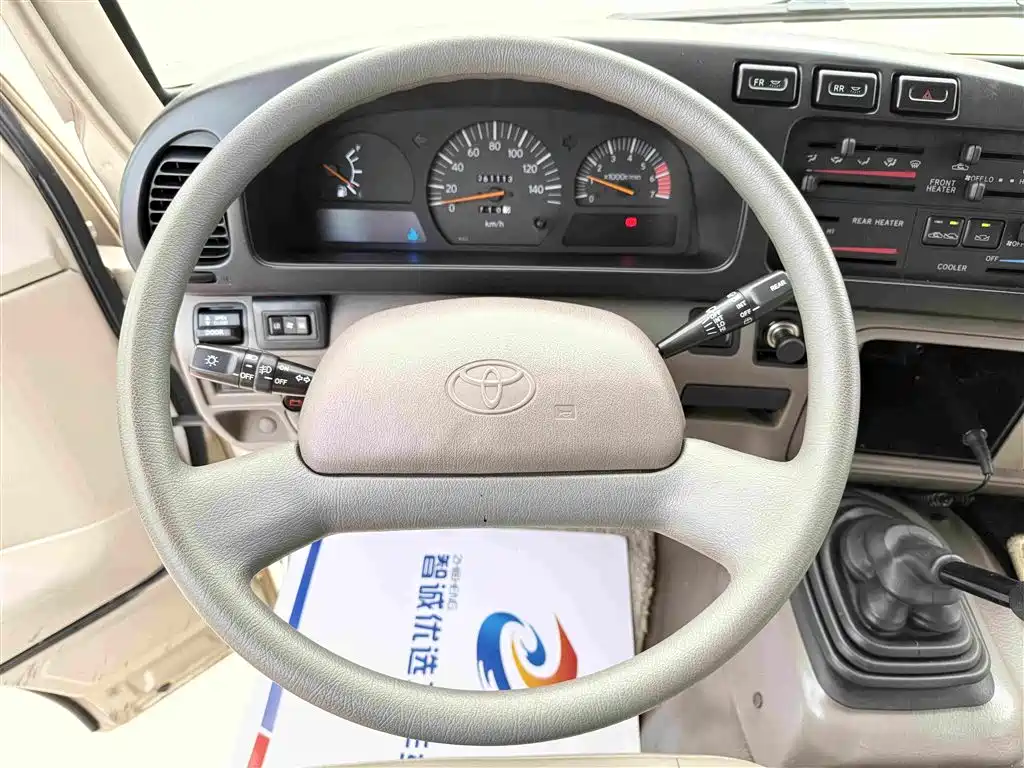 Toyota Coaster — миниатюра 6