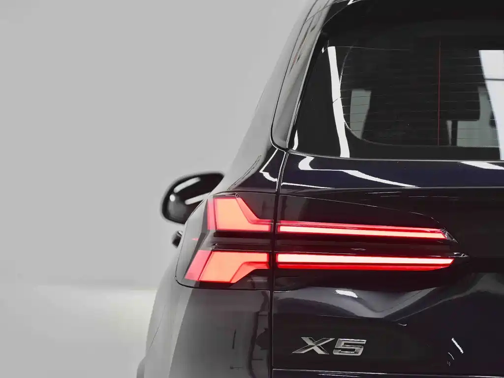 BMW X5 2023 xDrive 30Li Premium M Sport