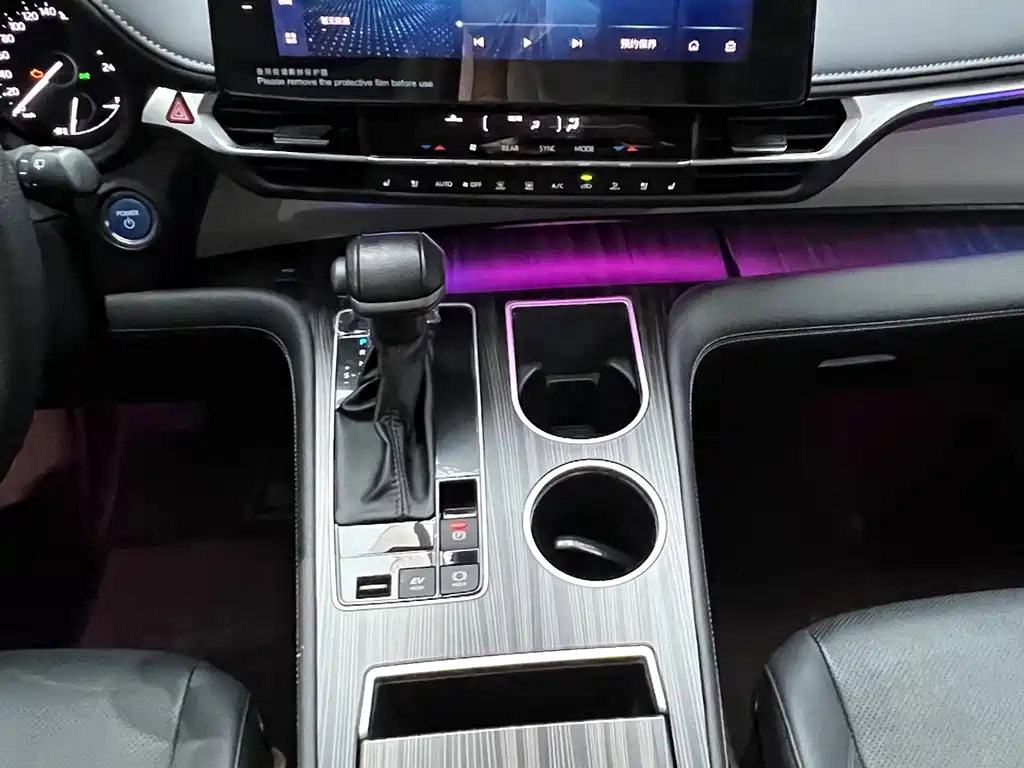Toyota Granvia — миниатюра 15