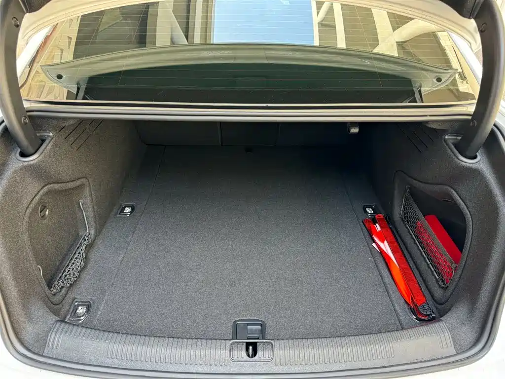 Audi A4L 2023 40 TFSI Luxury