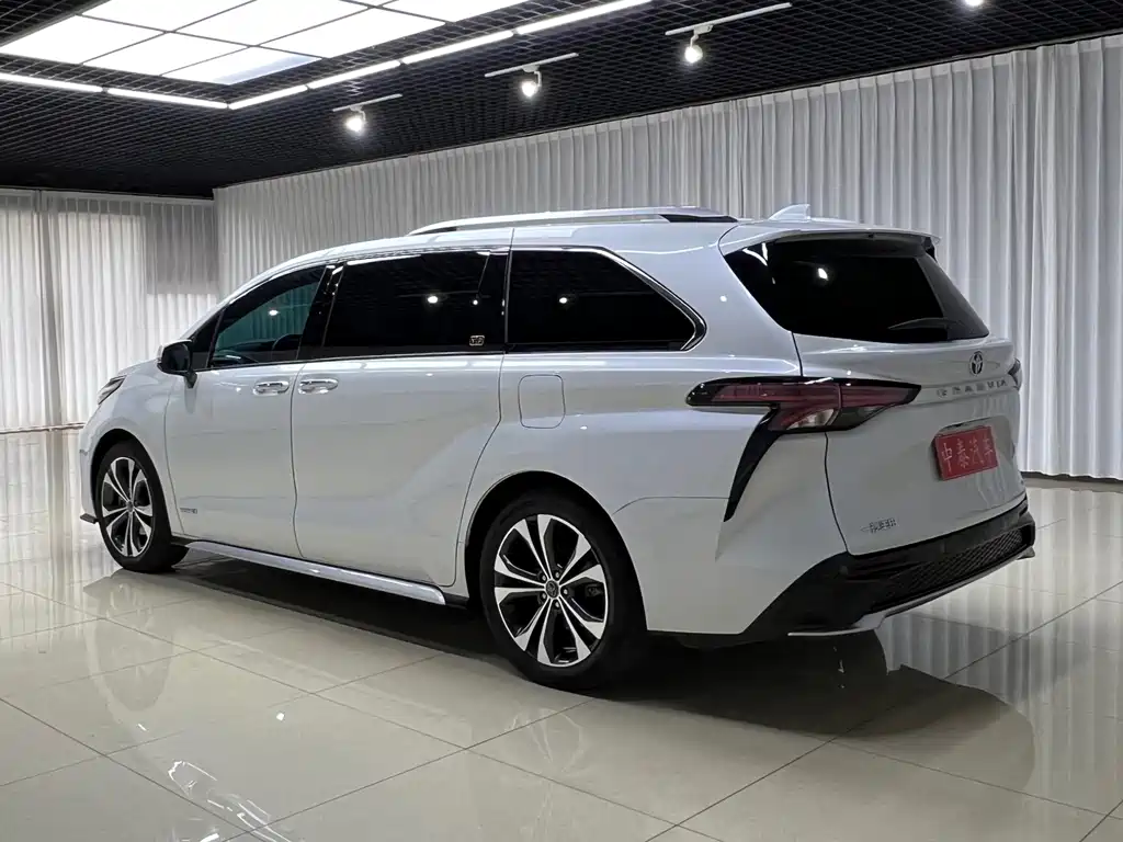 Toyota Granvia — миниатюра 4