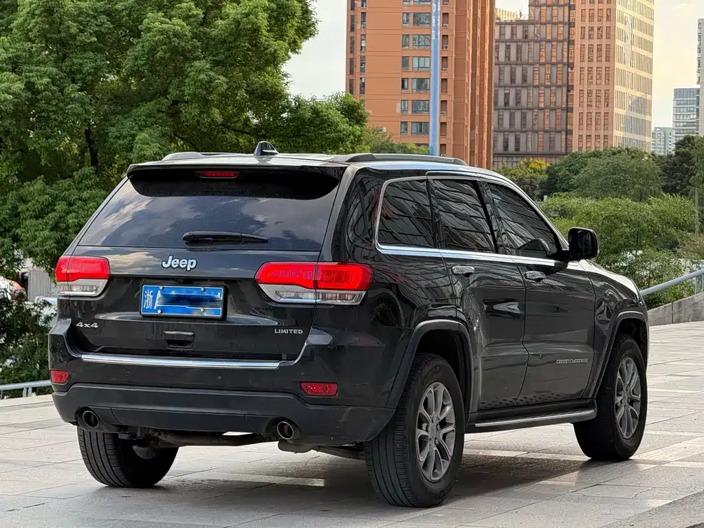 Jeep Grand Cherokee (Import) — миниатюра 5