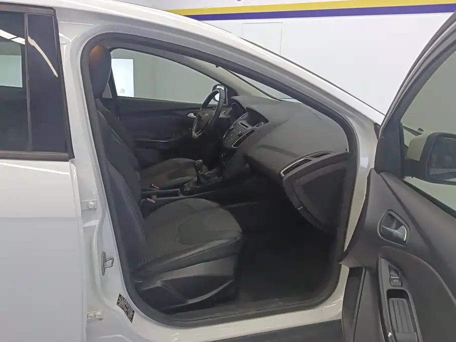 Ford Focus — миниатюра 8