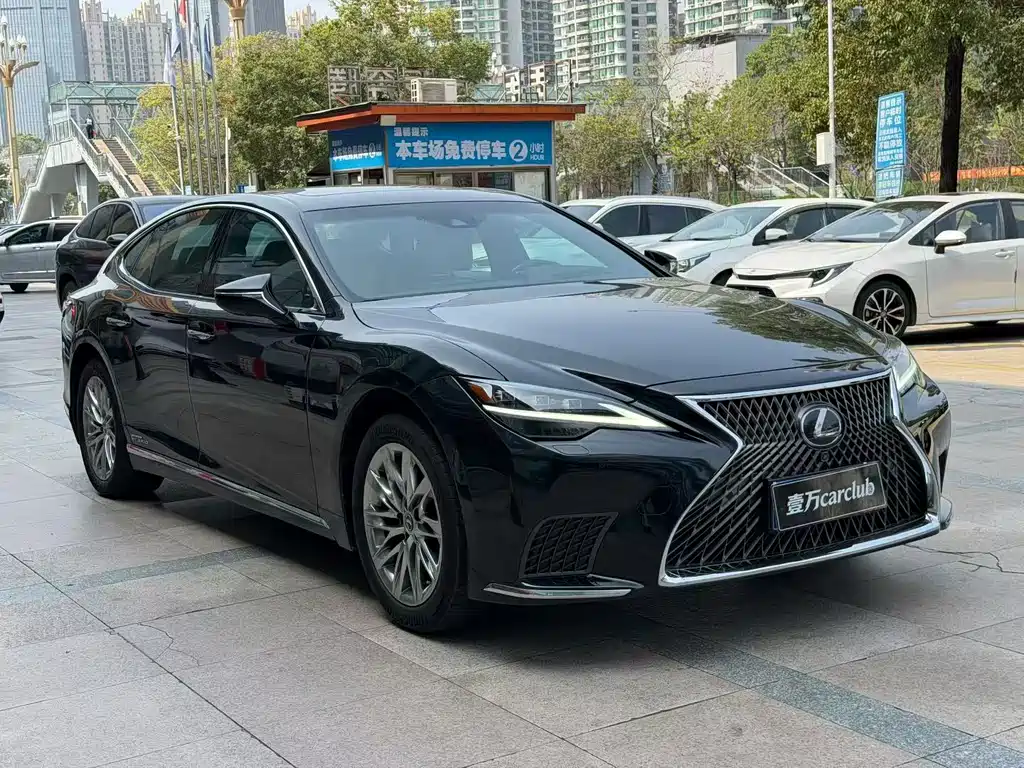 LEXUS LS