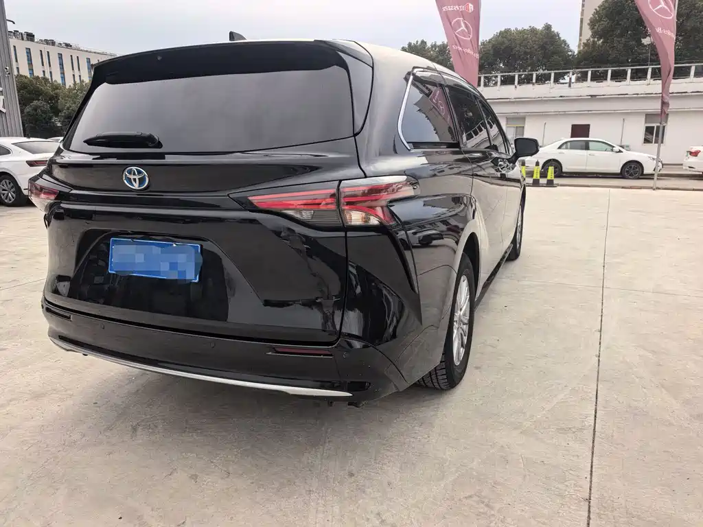 TOYOTA SIENNA