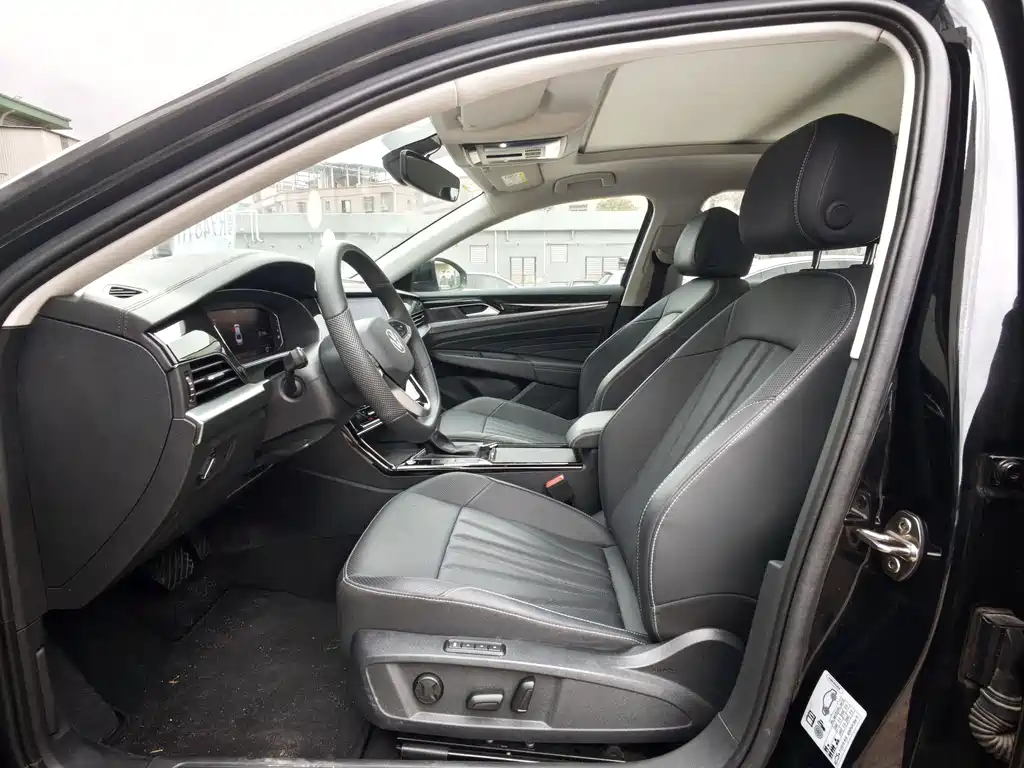 Volkswagen Passat 2025 330TSI Elite
