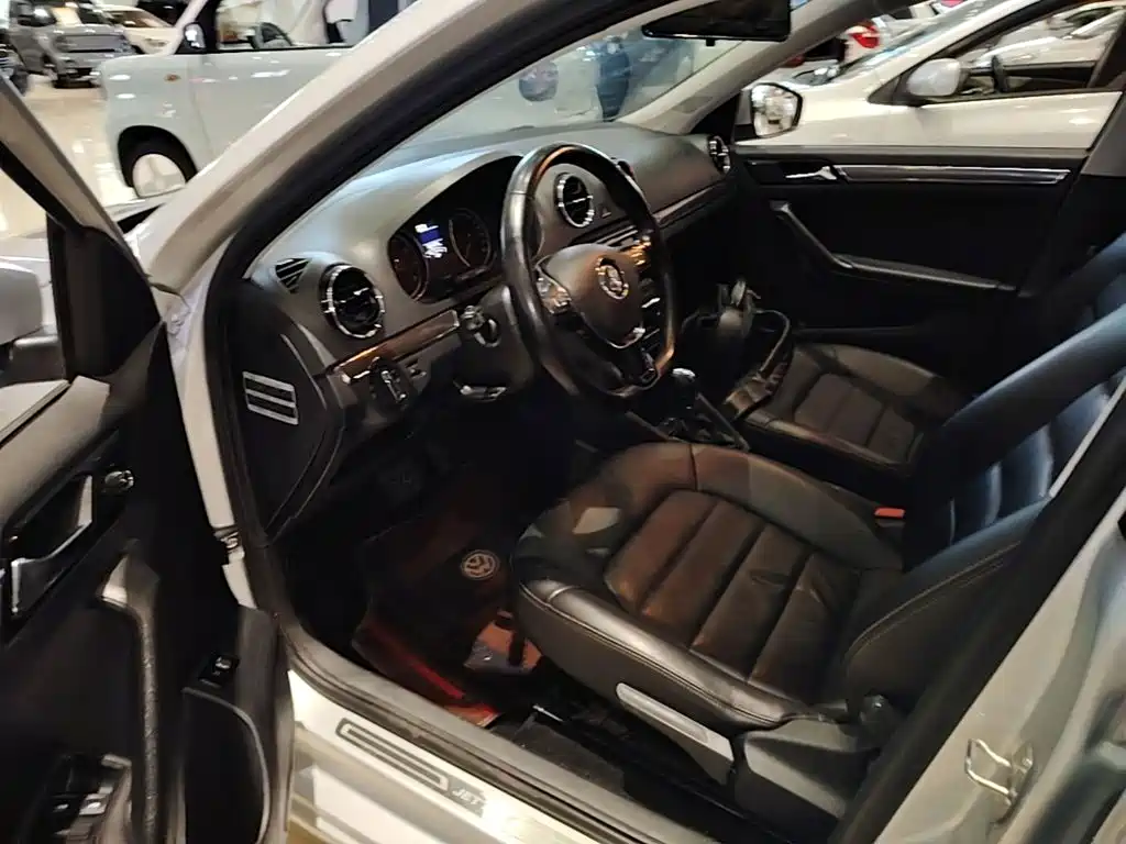 Volkswagen Jetta — миниатюра 16