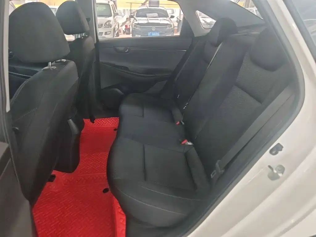 Hyundai Elantra — миниатюра 17