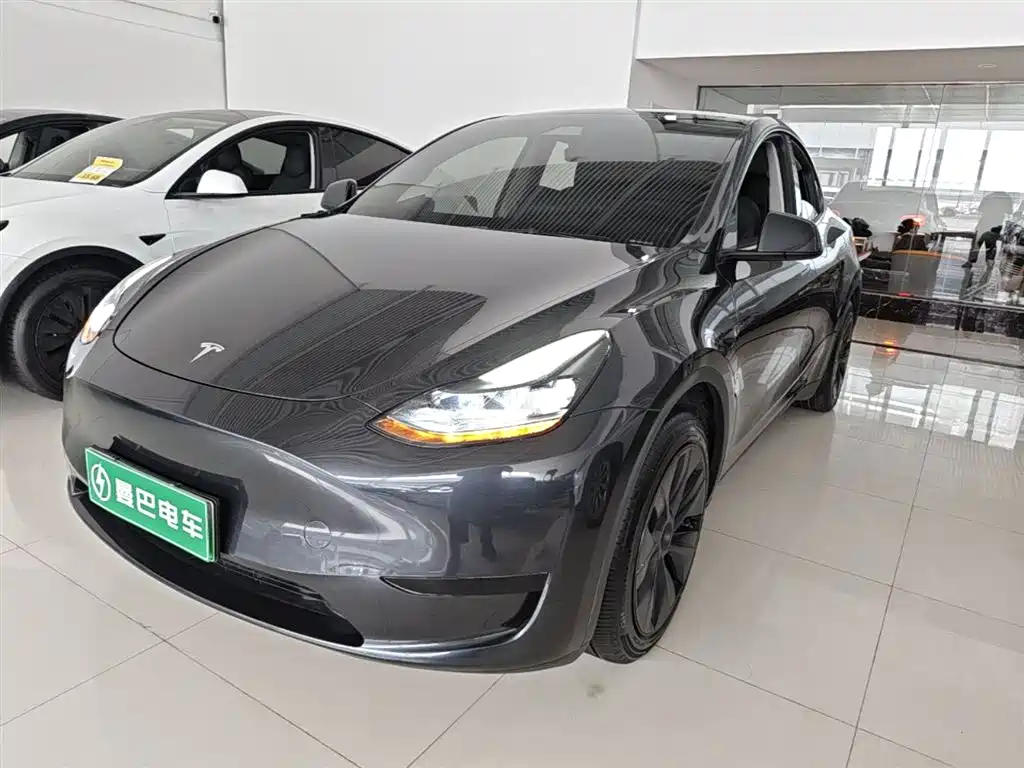Tesla Model Y 2025
