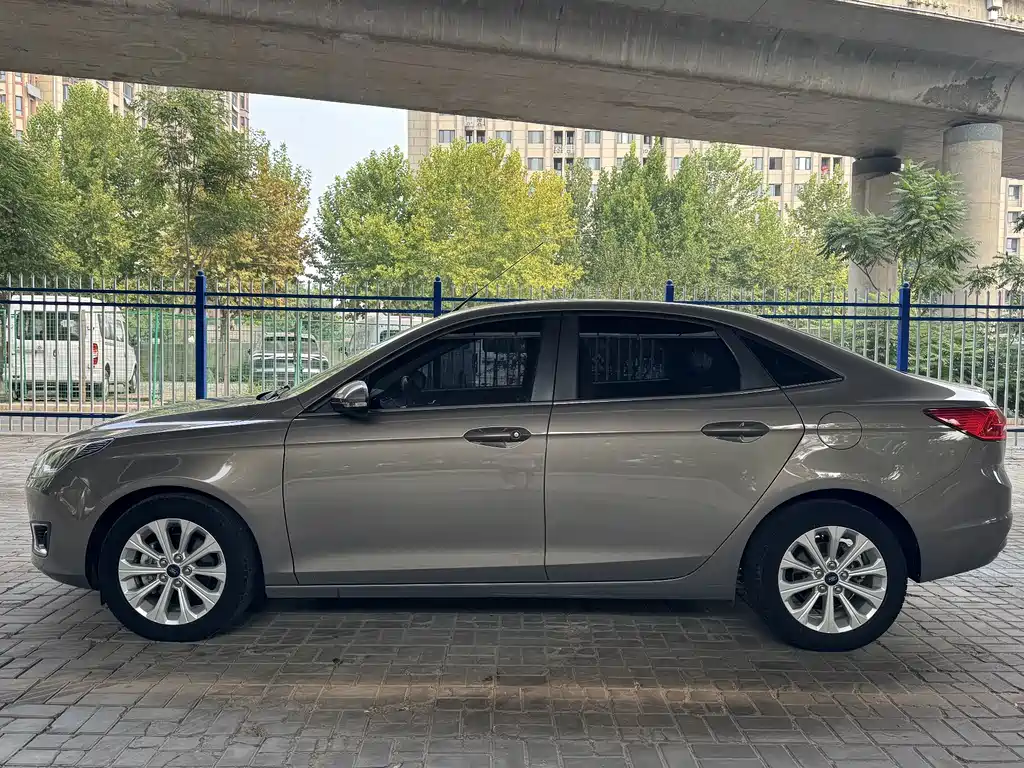 Ford Escort — миниатюра 4
