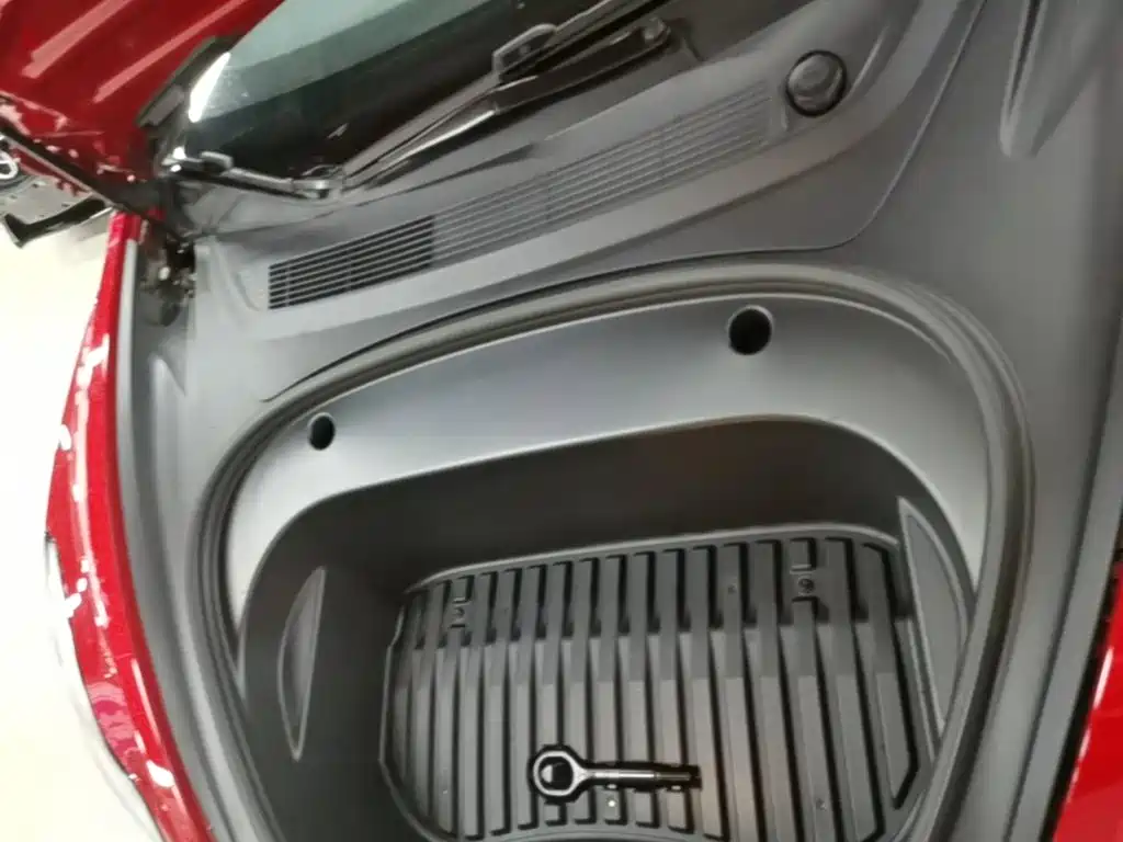 Tesla Model 3 — миниатюра 20