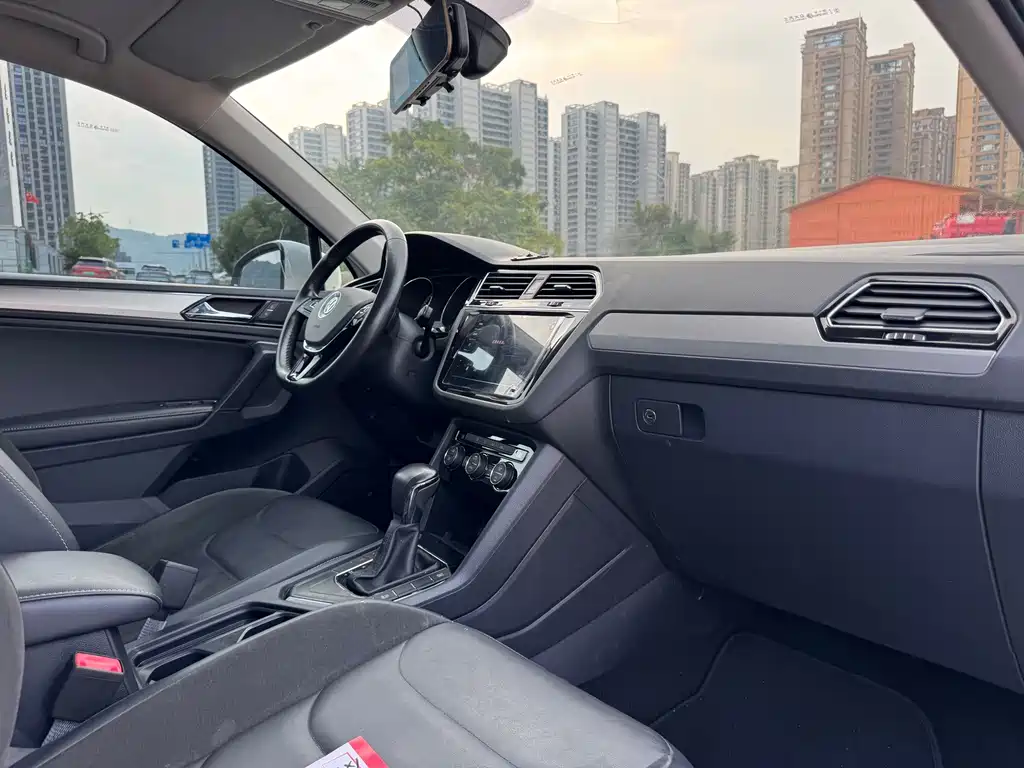 Volkswagen Tiguan L — миниатюра 5