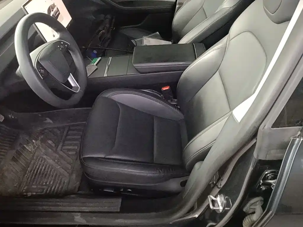 Tesla Model 3 — миниатюра 15