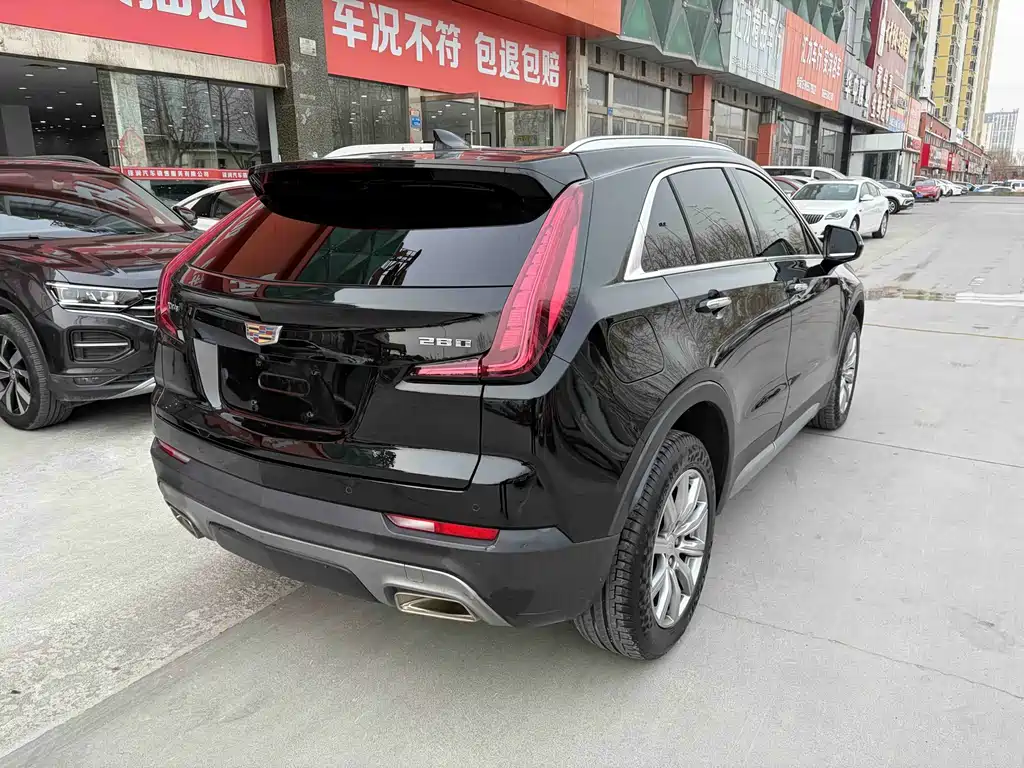CADILLAC XT4