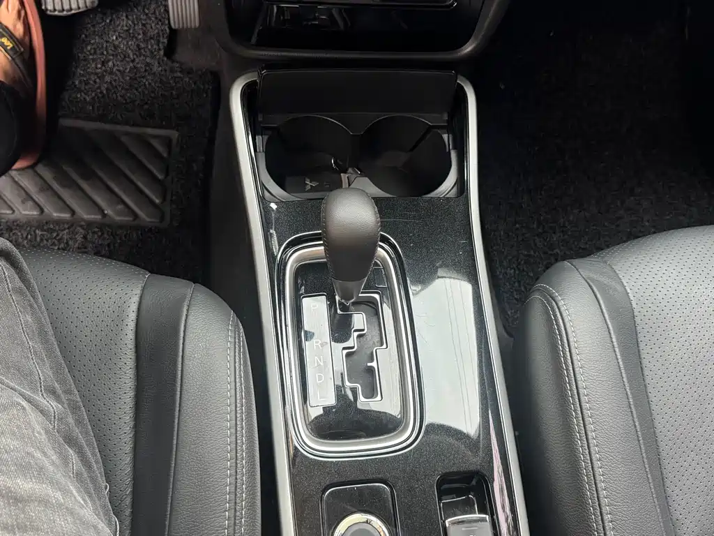 Mitsubishi Outlander — миниатюра 14