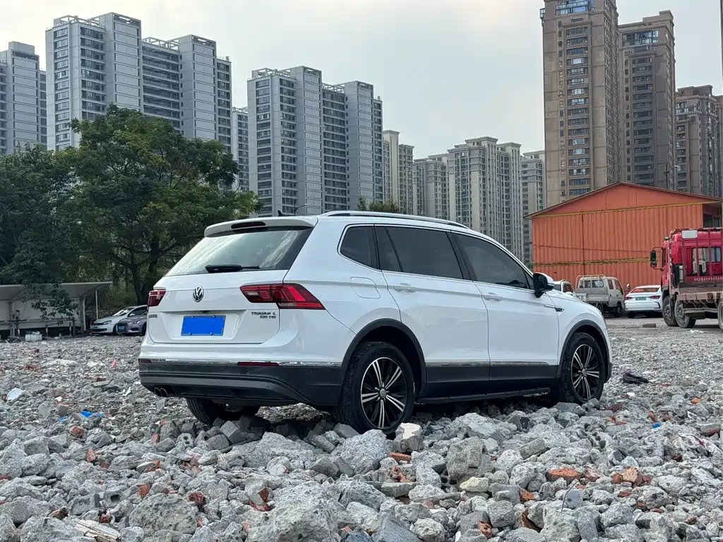 Volkswagen Tiguan L — миниатюра 9