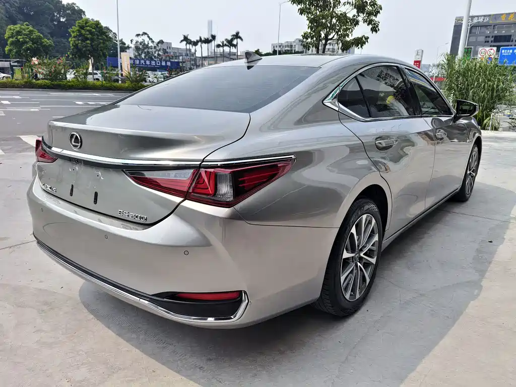 Lexus ES — миниатюра 15
