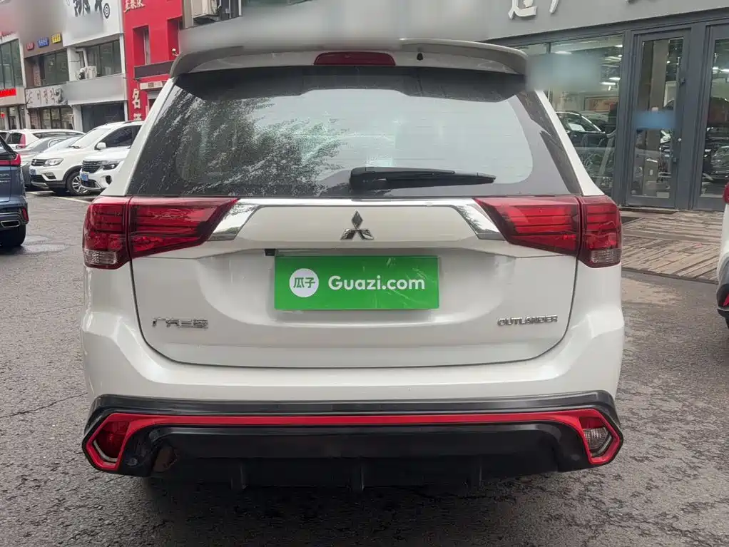 Mitsubishi Outlander — миниатюра 13