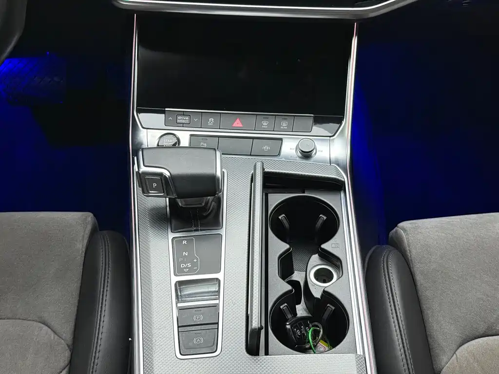 Audi A6L — миниатюра 12