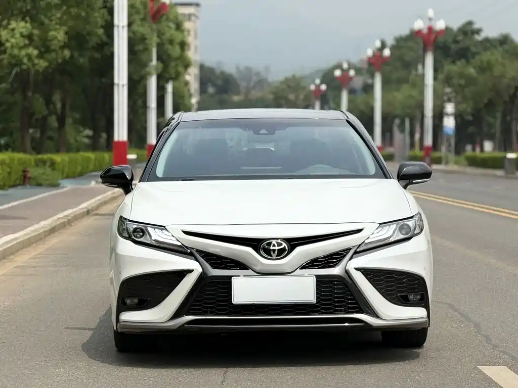 Toyota Camry — миниатюра 3