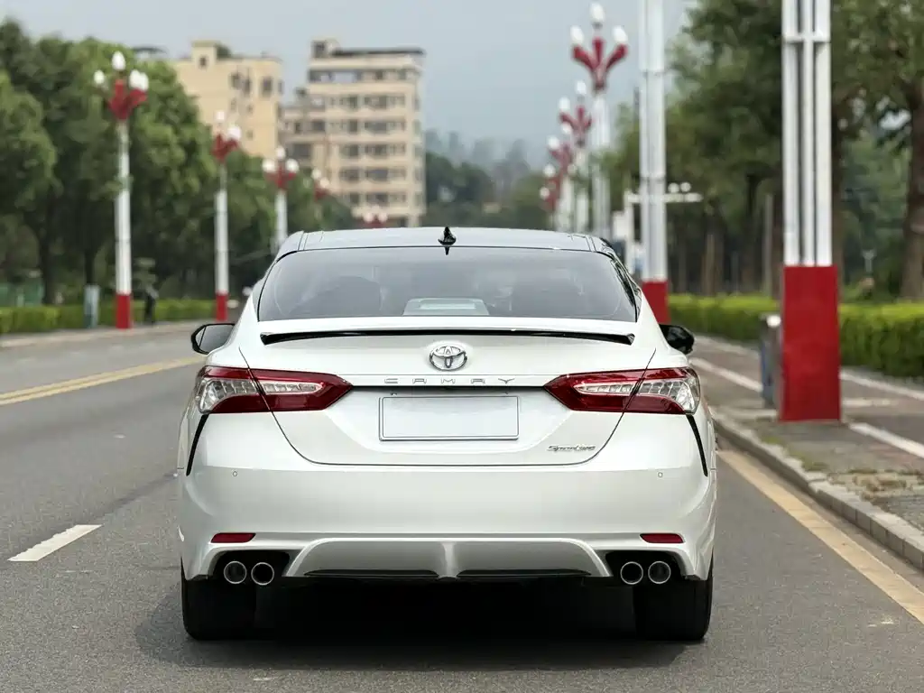 Toyota Camry — миниатюра 11