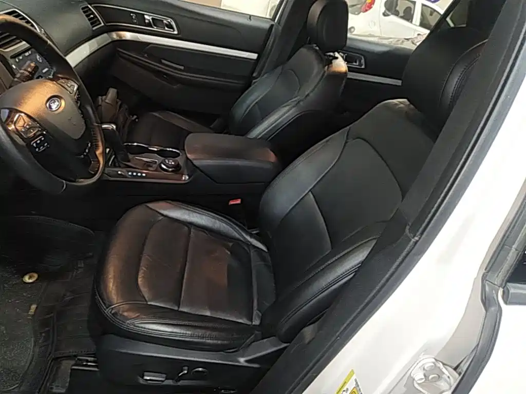 Ford Explorer (Import) — миниатюра 15