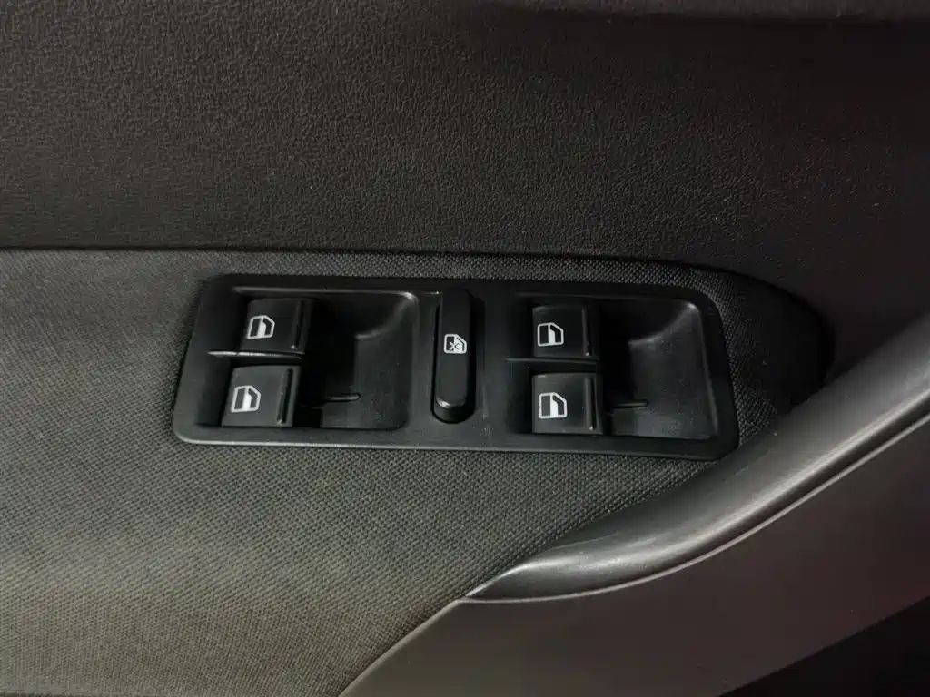 Volkswagen Polo 2011 1.4L AT