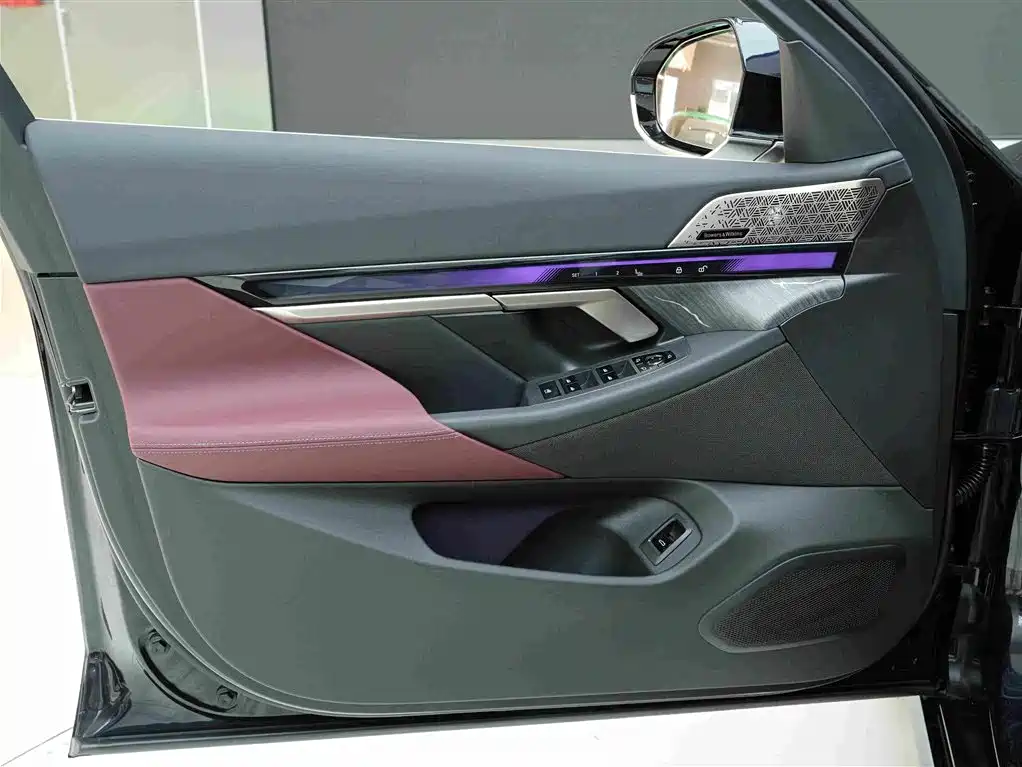 BMW 5 Series — миниатюра 14