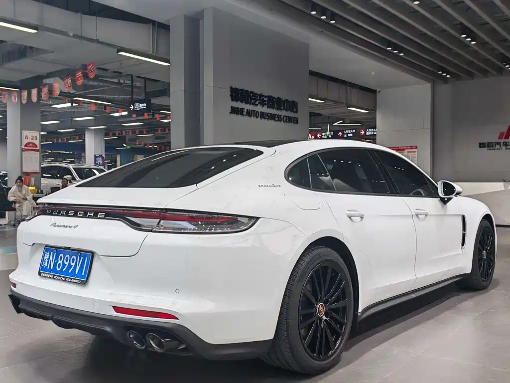 PORSCHE PANAMERA