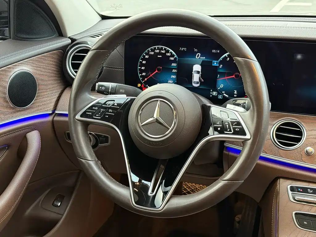 MERCEDES-BENZ E CLASS
