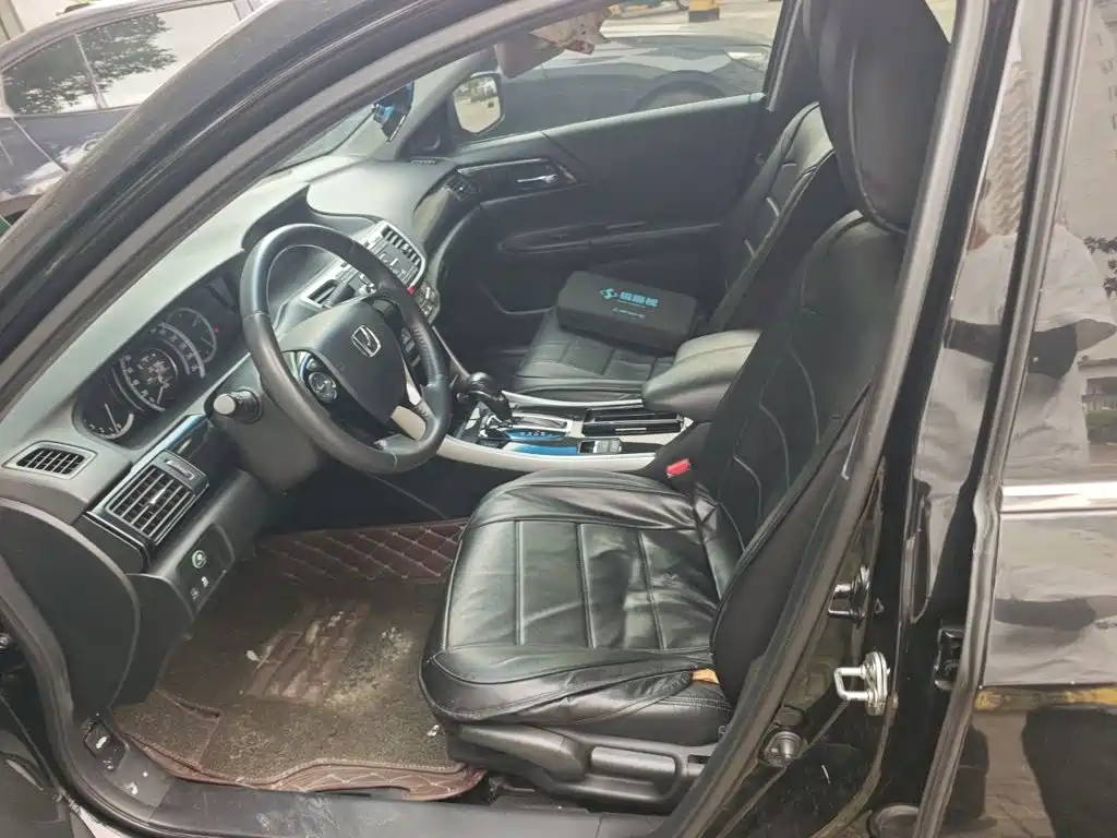 Honda Accord — миниатюра 11