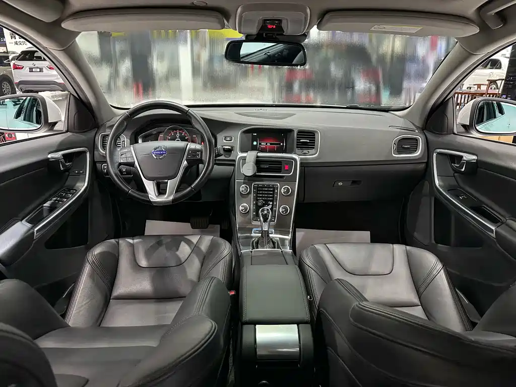 Volvo S60 PHEV — миниатюра 8