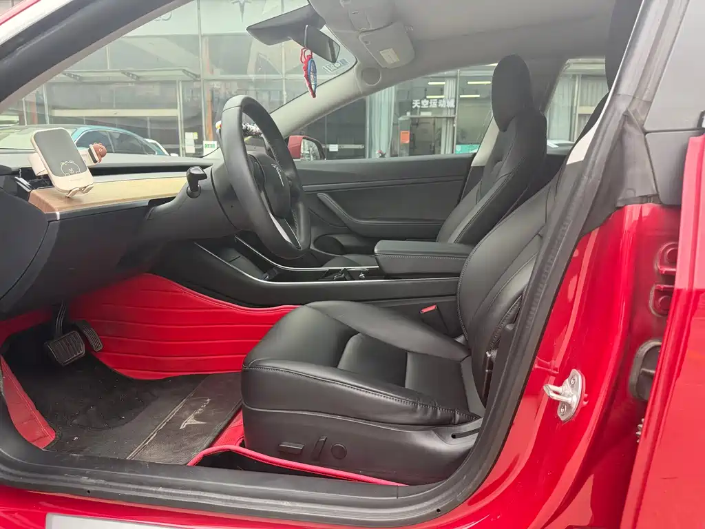Tesla Model 3 — миниатюра 6