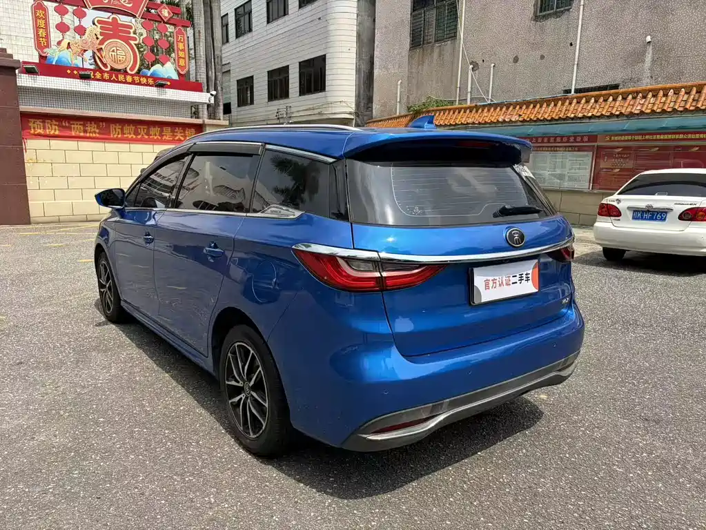 BYD MAX — миниатюра 7