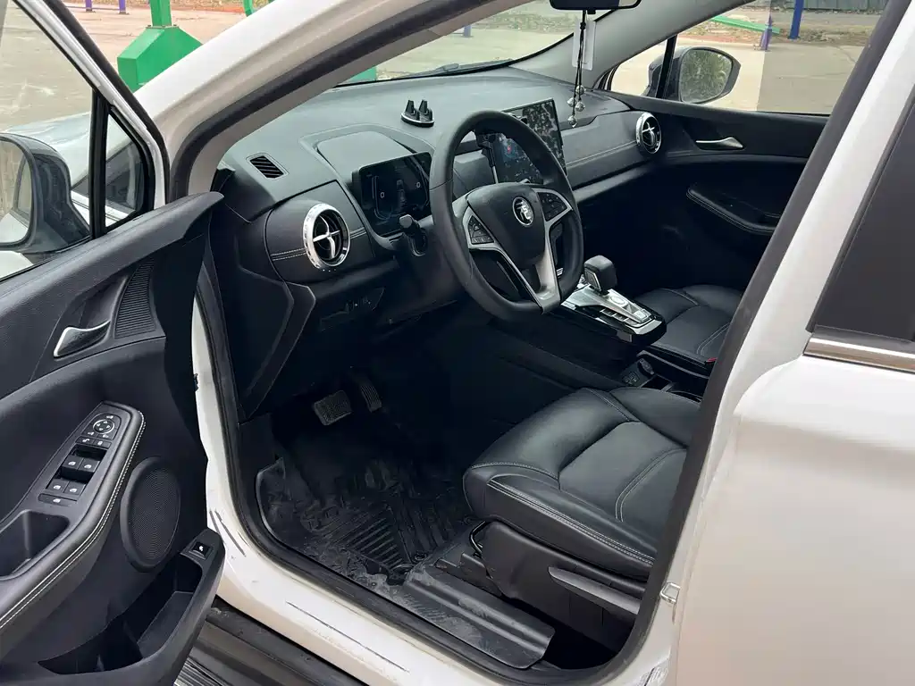 BYD Yuan EV — миниатюра 7